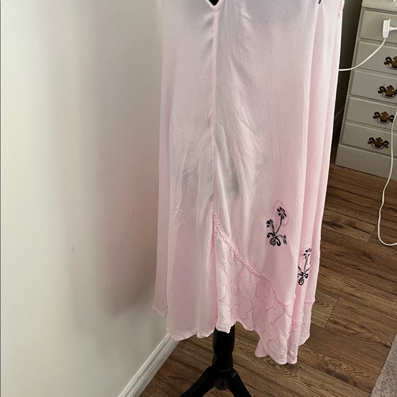 Pink Embroidered Sleeveless Dress - Picture 12 of 13